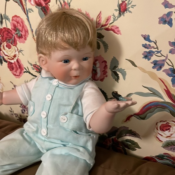 AstonDrake porcelain doll with lighting bug, batteries included, no certificate - Picture 12 of 15